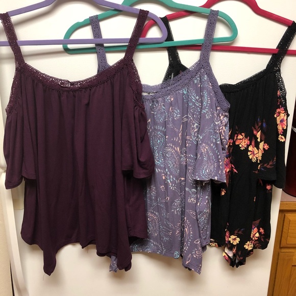 ❤️SOLD❤️ L cold shoulder flowy tops - Picture 2 of 4